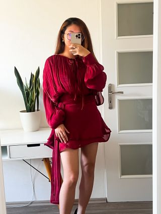 Hledáš ideální šaty na rande? 🍷🥂 Myslím, že tyto jsou ideální! Nejen, že jsou luxusního střihu, ale hlavně působí...